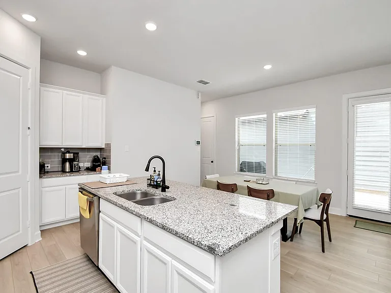 1538 Park Path Dr — Photo 10