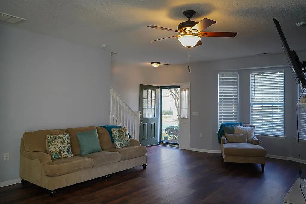 3 bed, 2.5 bath, 1633 sqft, $2,550 — Photo 3