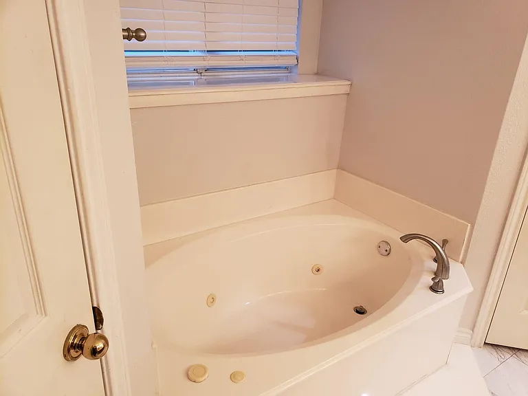 1109 Westgrove Dr — Photo 12