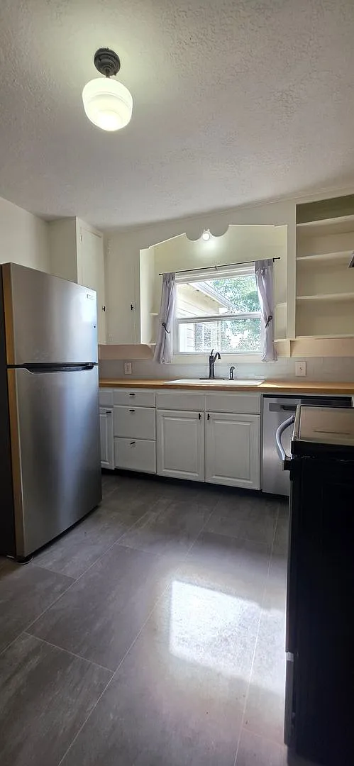 126 Nw 12th Street — Photo 3