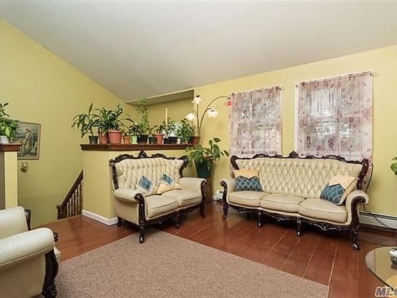 3rd image of 122 E Pennywood Ave