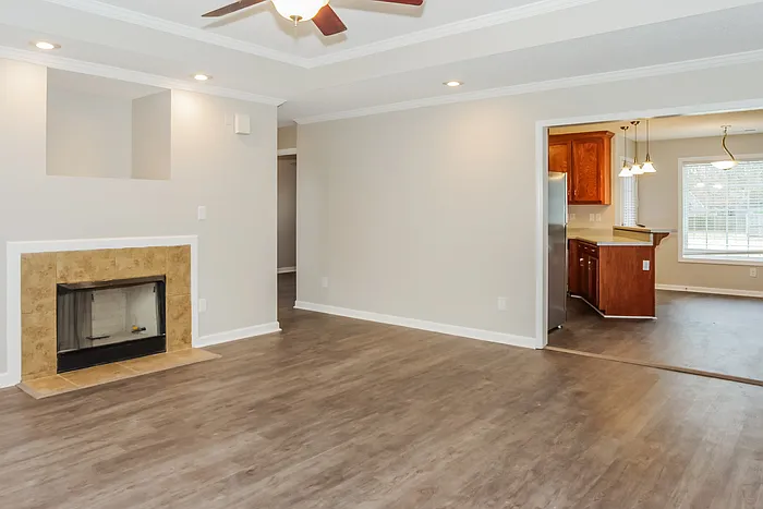3 bed, 2.0 bath, 1555 sqft, $1,575 — Photo 3
