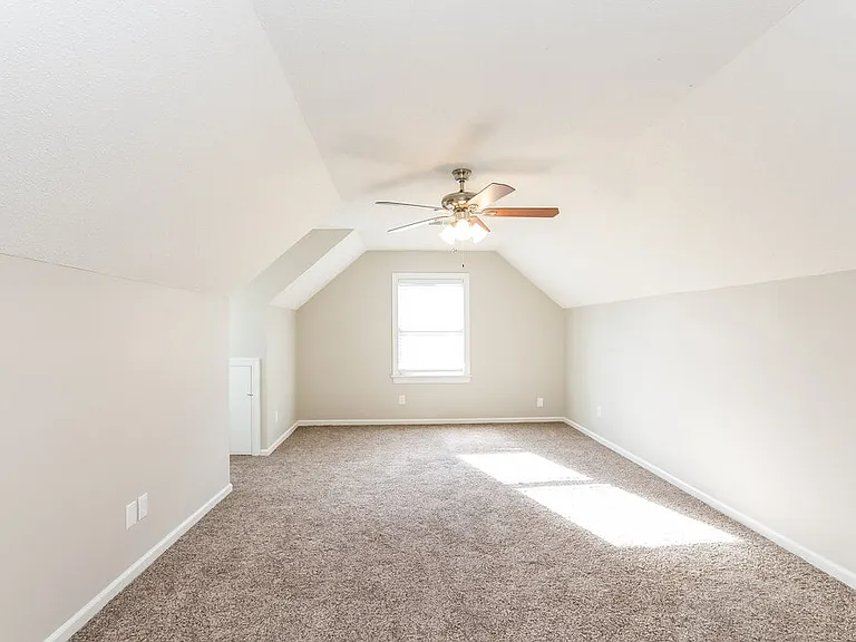 2515 Haybrook Ln — Photo 10