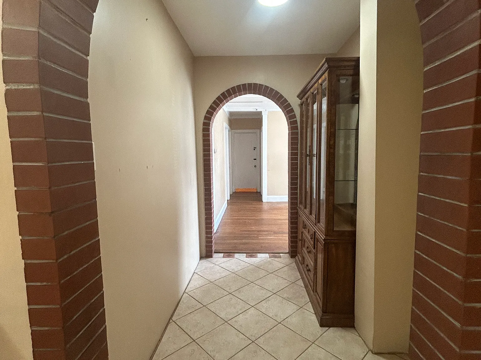 136 Seamans St — Photo 4