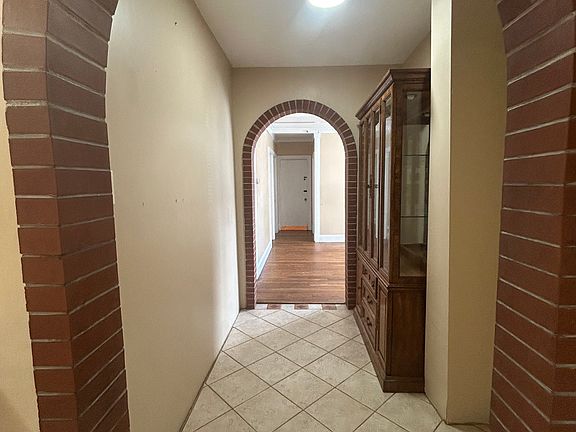 4th image of 136 Seamans St Floor 1
