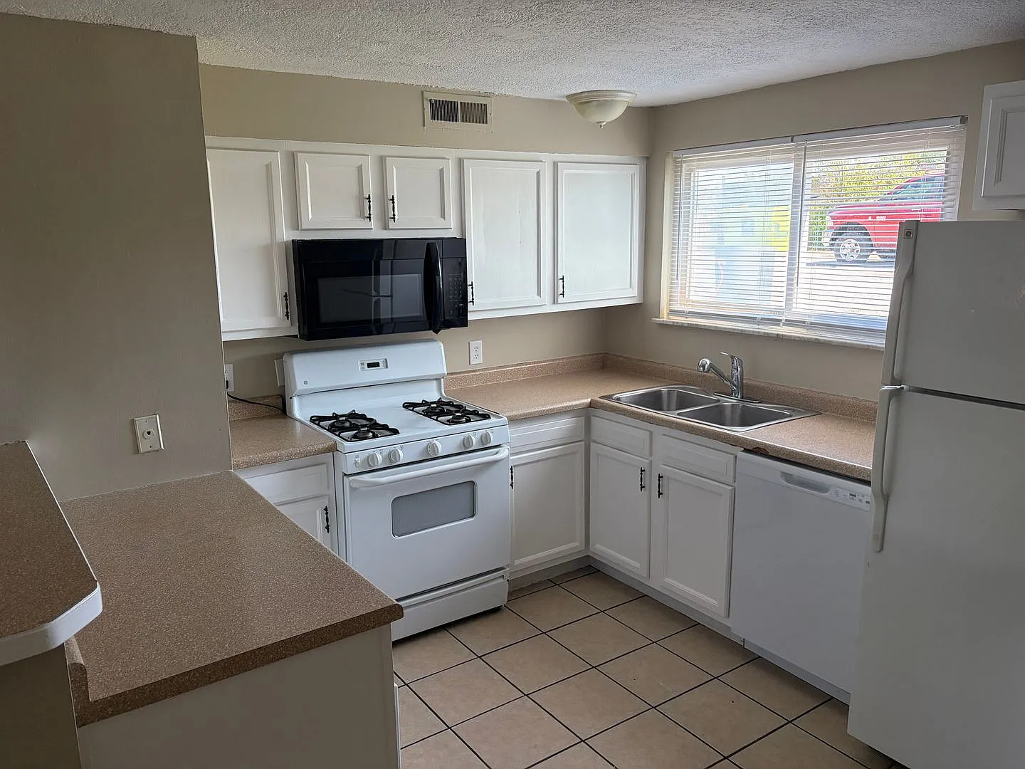 4806 Northcrest — Photo 3