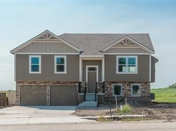 1104 Eagle Crest Dr, Holden, MO 64040