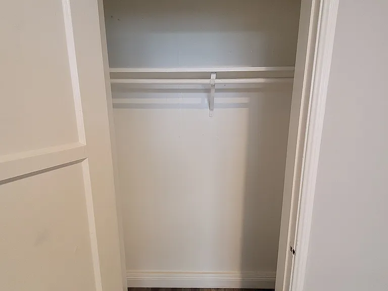 Oakhurst Apartments — Photo 13