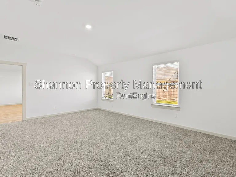 7915 Murciana Dr — Photo 23