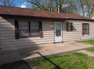 422 SE 35th Ter, Topeka, KS 66605