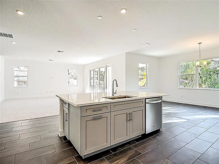 410 S West Shore Blvd — Photo 14