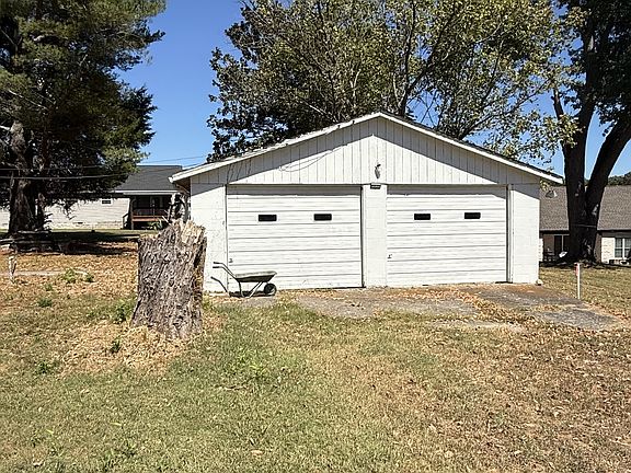 2nd image of 180 Old Post Rd