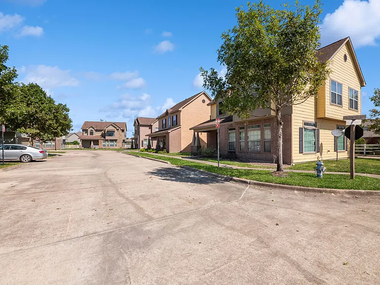 Sterling Green Village & Sheldon Ranch Apartments — Photo 12