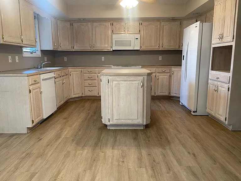 1508 E Powell St — Photo 6