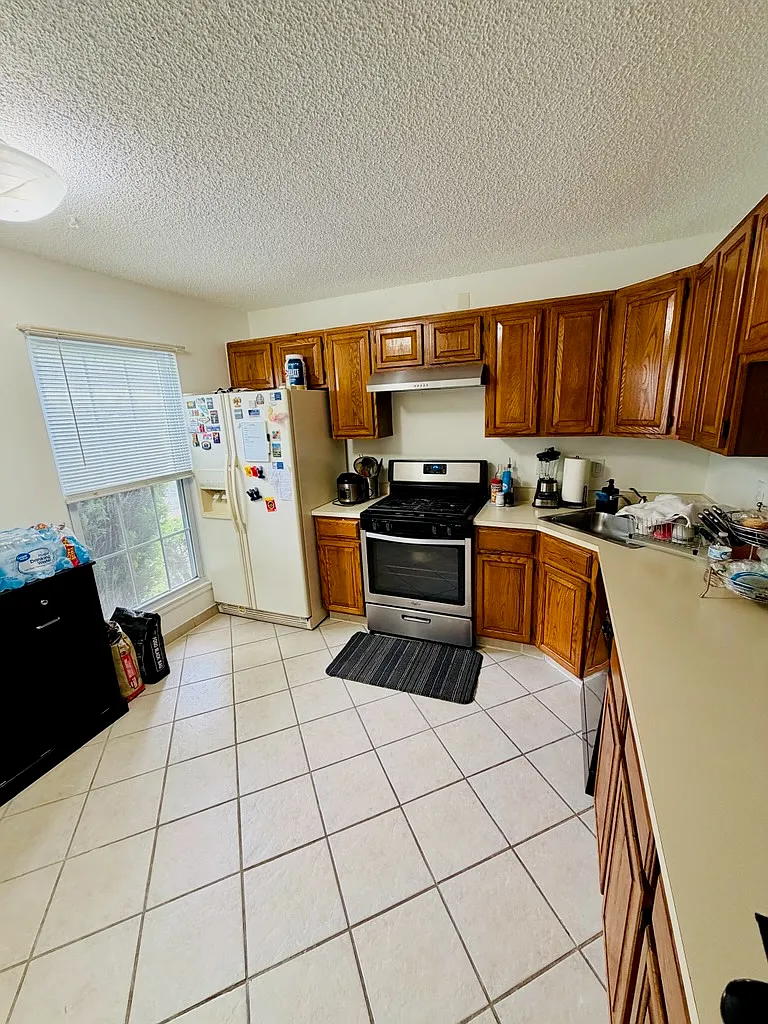 2 bed, 2.5 bath, 1224 sqft, $2,100 — Photo 3