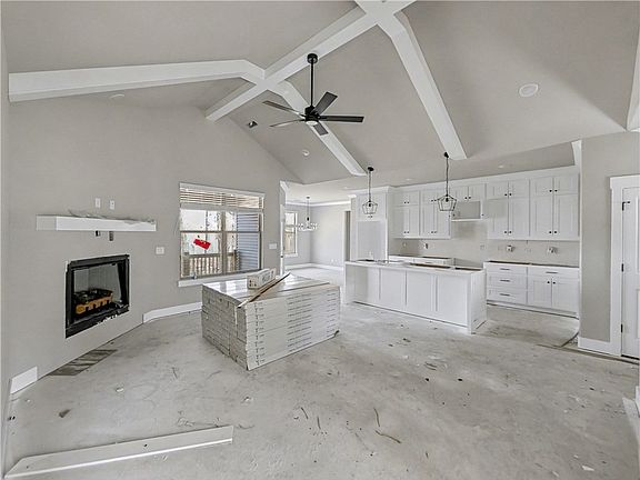 4th image of 32 Malone Dr