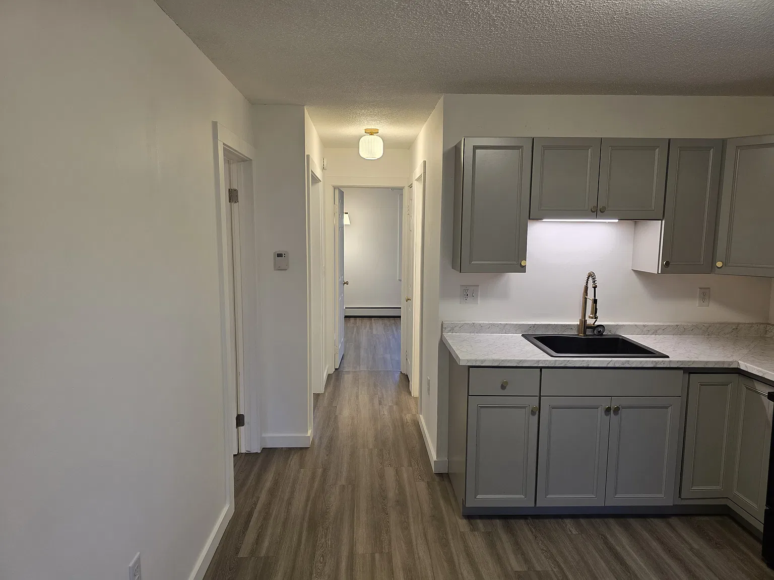 2 bed, 800 sqft, $2,000 — Photo 3