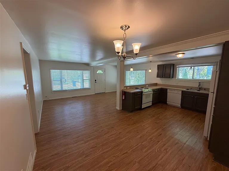 308 W Upright St #1 — Photo 5