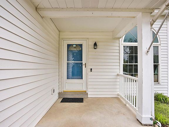 4th image of 439 Valparaiso Ct