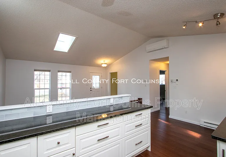 2730 Hanover Dr — Photo 7