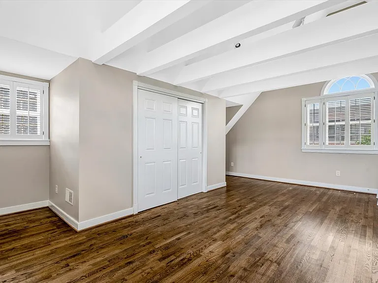 2nd bedroom on fourth floor