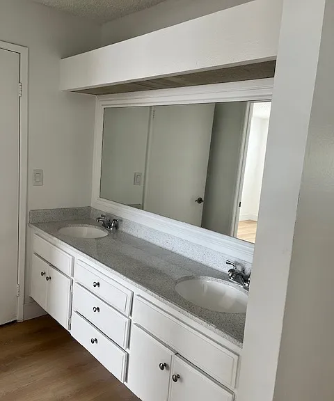 Villa Woods Apartments — Photo 12