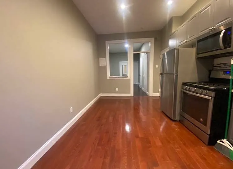 1072 Lorimer St #1 — Photo 7