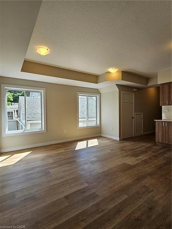 2 bed, 1.5 bath, 885 sqft, $2,300 — Photo 4