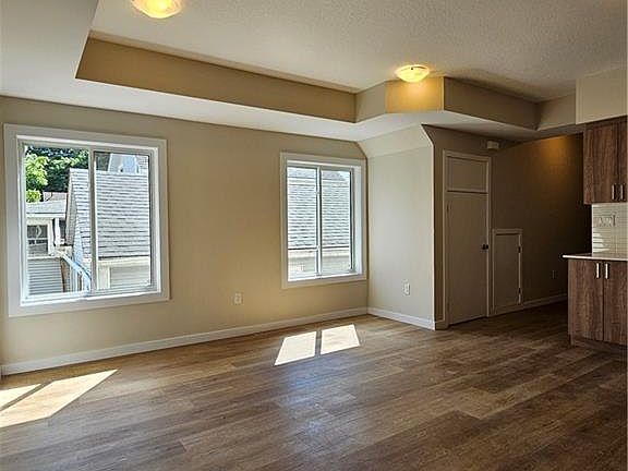 4th image of 729 Dolph St N #1