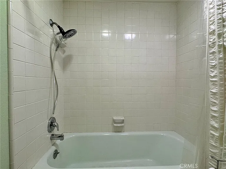 230 S Catalina Ave #203 — Photo 34