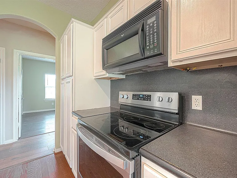 14403 Vlasta St — Photo 21
