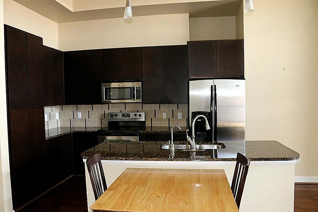 2 bed, 2.0 bath, 1311 sqft, $2,200 — Photo 4