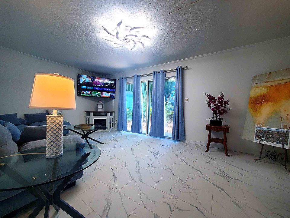 Living room with Electric Fireplace and Smart 65" Samsung TV