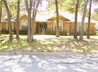 1720 Rock View Ct, Fort Worth, TX 76112