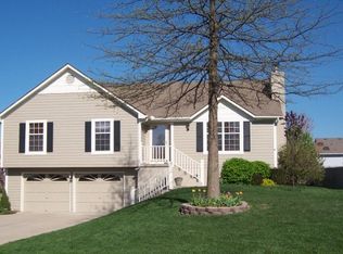 2216 NW Cove Ct, Blue Springs, MO 64015