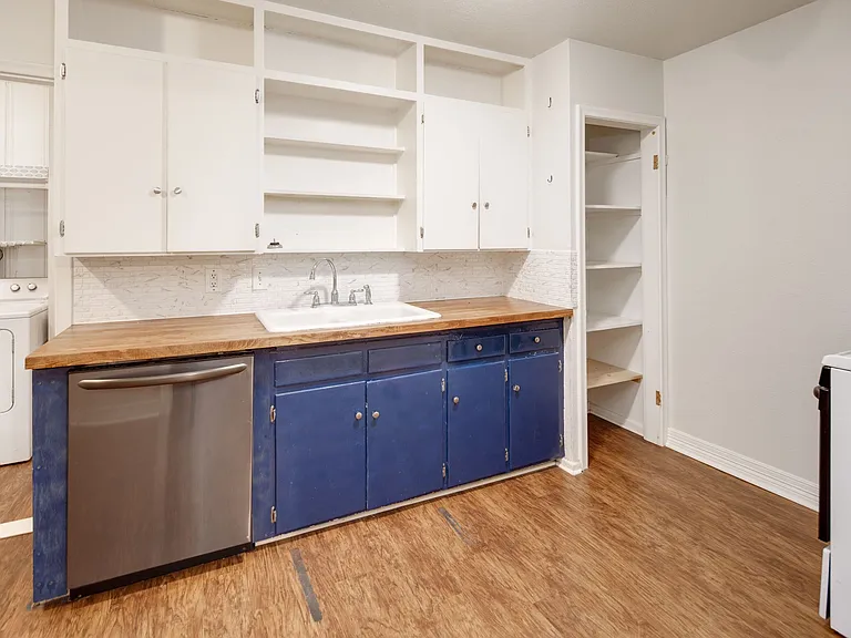 707 Enfield St — Photo 16
