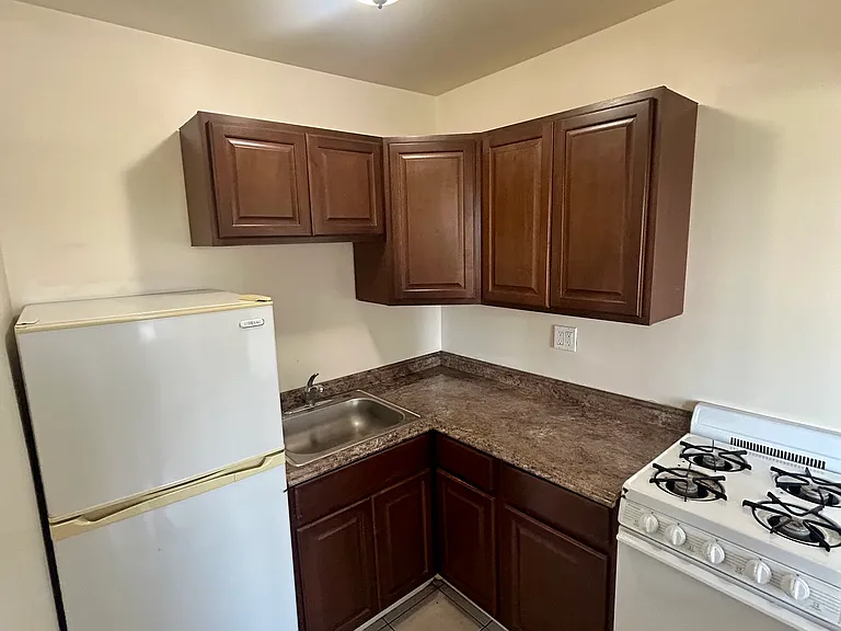 604 W Augusta Ave #7 — Photo 3