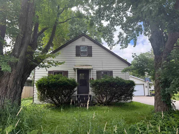 W1229 W Cleveland Ave, Marinette, WI 54143