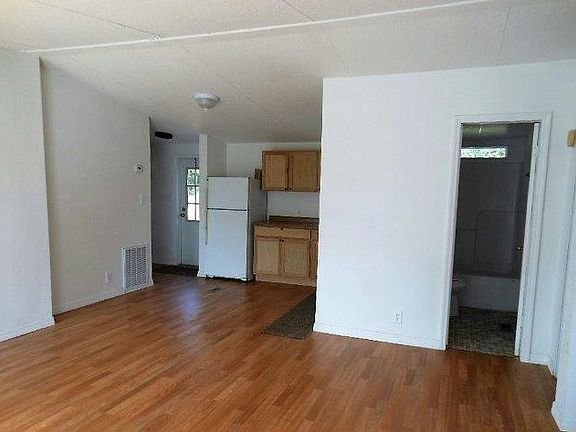 4th image of 429 SW Dairy St