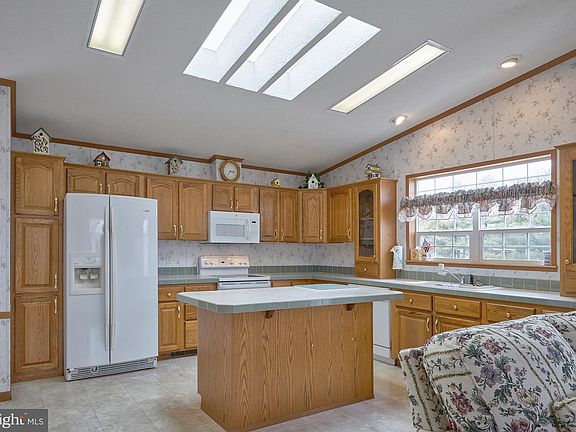 4th image of 2141 Palermo Ave