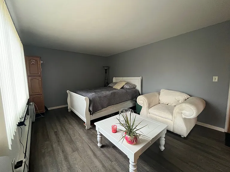 1456 N Farwell Ave — Photo 13