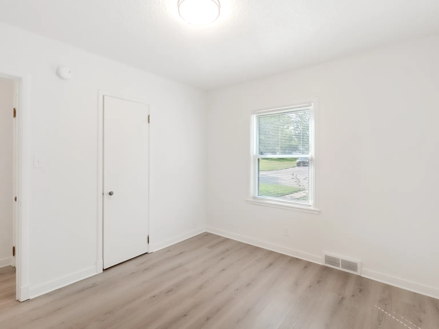4 bed, 1253 sqft, $1,600 — Photo 2