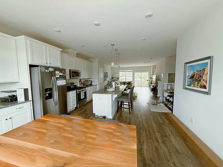 2704 Saltaire Ave — Photo 10