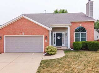 2 Valley Brook Ct, Bloomington, IL