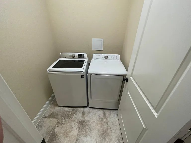 4052 Angelina Dr — Photo 15