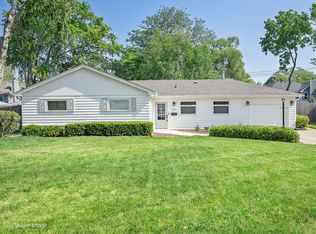 427 Turf Ln, Wheaton, IL 60187