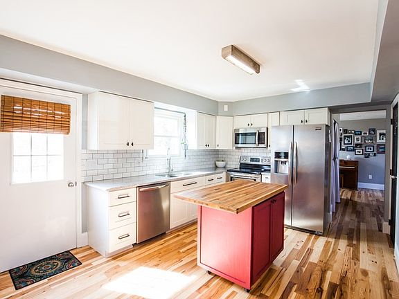 5th image of 544 Kinsella Dr