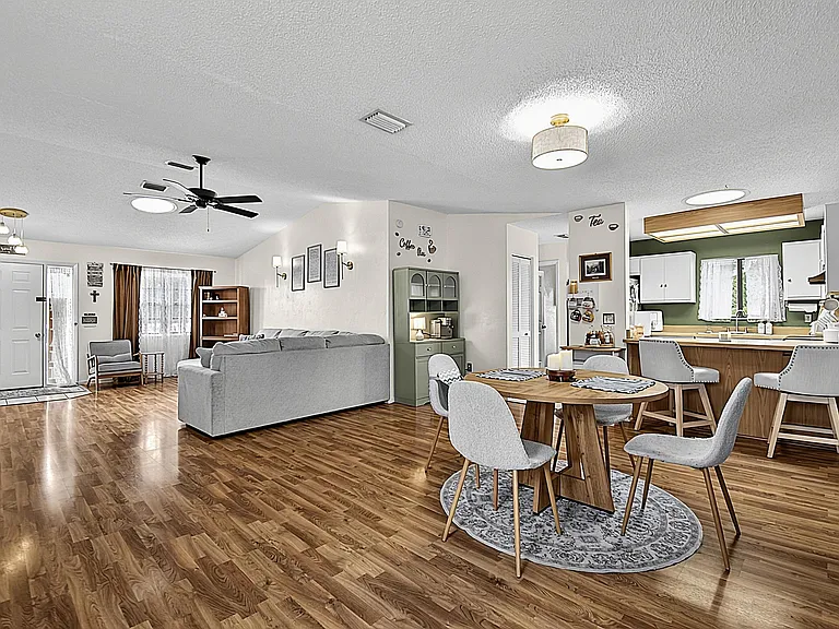 4 Zanzibar Balsan Ct — Photo 20