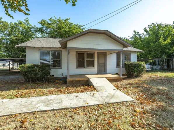 630 W Thompson St, Jacksboro, TX 76458