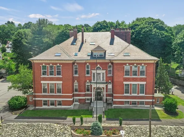 926 Southbridge St APT 9, Worcester, MA 01610